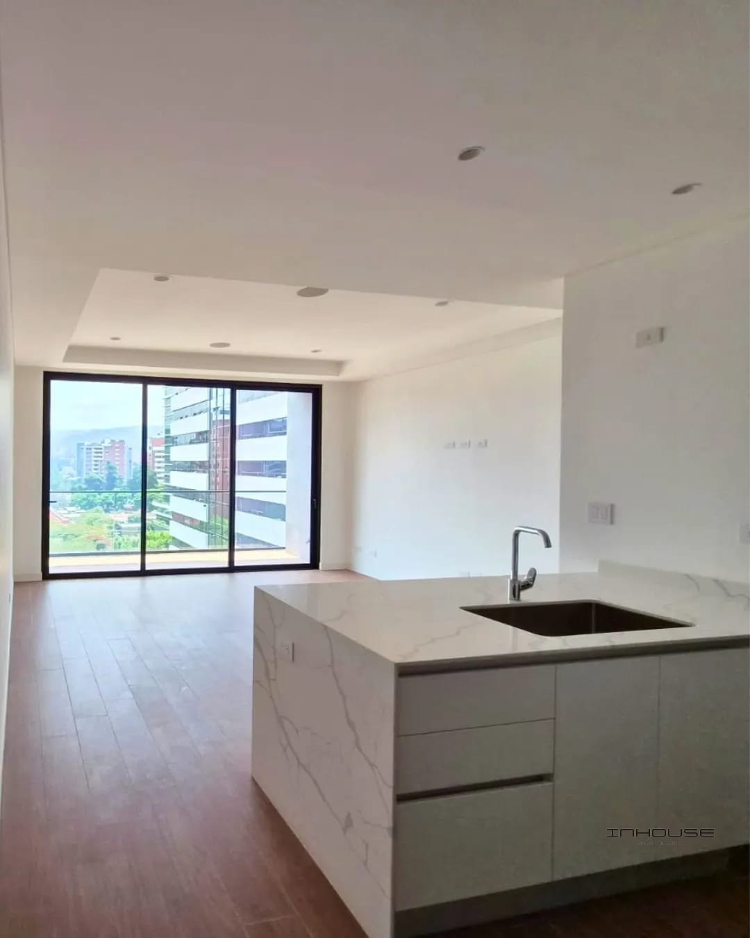 Apartamento en renta ZONA 10, FERRÉ 10 — Apartamento en Alquiler en Ferré Diez, Zona 10, Guatemala, Ciudad — foto 1 de 10