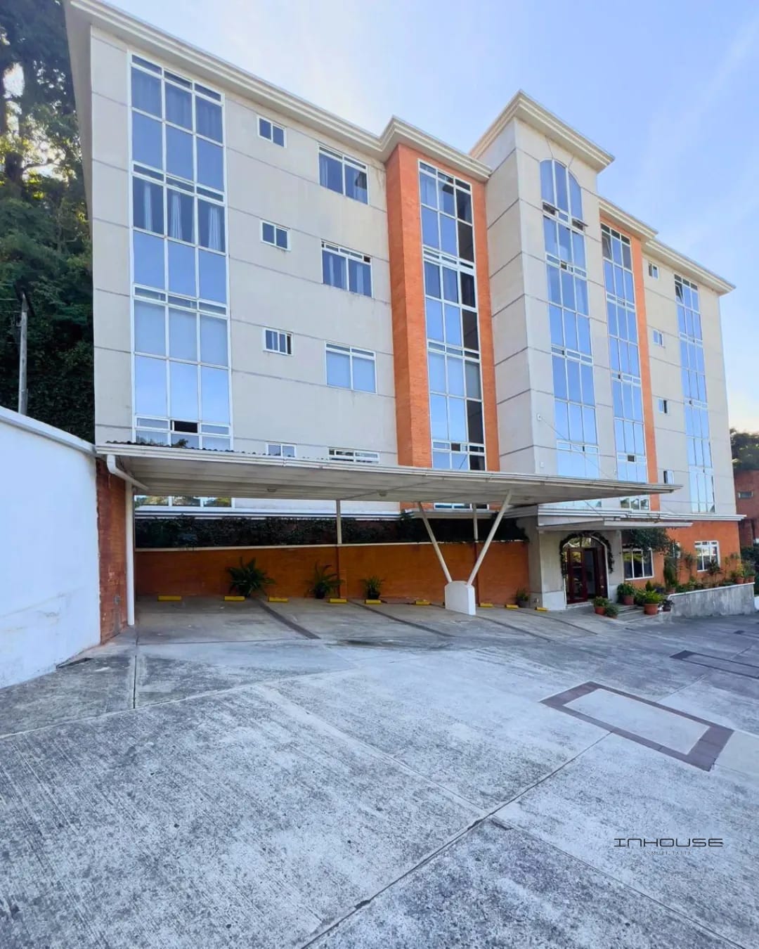 APARTAMENTO EN RENTA CAES KM 9.5, EN PRIMER NIVEL — Apartamento en Alquiler en km 11-15, Carretera a El Salvador, Guatemala, Ciudad — foto 2 de 11