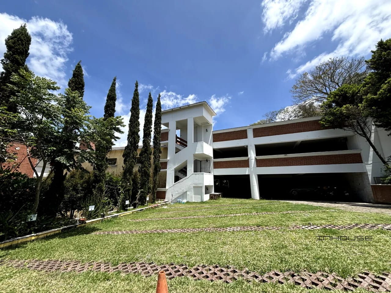 APARTAMENTO EN RENTA AMUEBLADO ZONA 16, LA MONTAÑA — Apartamento en Alquiler en Zona 16, Guatemala, Ciudad — foto 2 de 5