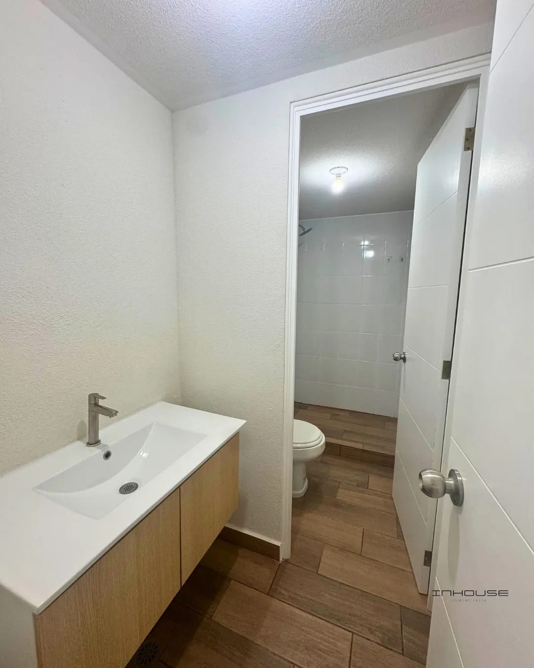 APARTAMENTO EN VENTA ZONA 16 -LARES- EN PRIMER NIVEL CON JARDIN — Apartamento en Venta en Zona 16, Guatemala, Ciudad — foto 4 de 10