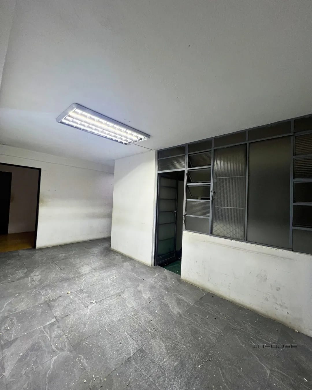 OFICINA EN RENTA EDIFICIO KOSAK ZONA 1, EN PRIMER NIVEL — Oficina en Alquiler en Zona 1, Guatemala, Ciudad — foto 8 de 9