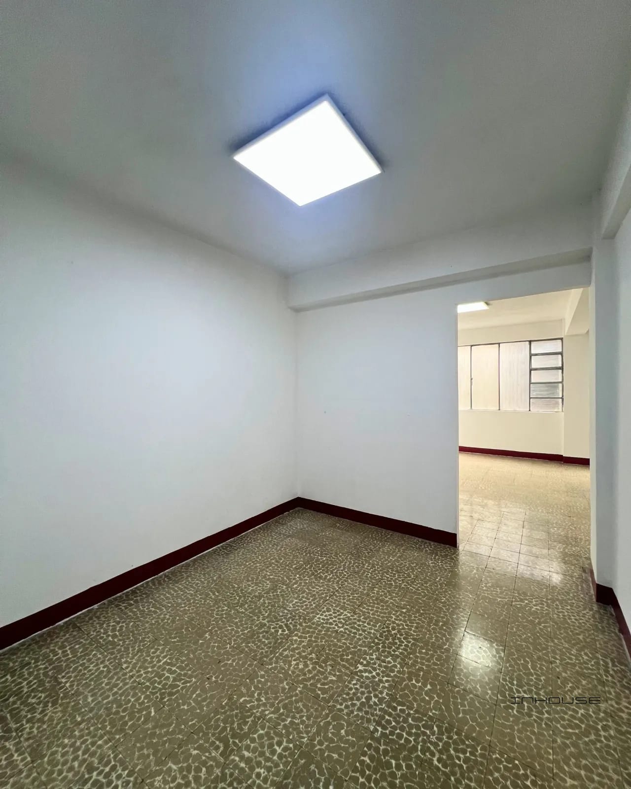OFICINA EN RENTA EN ZONA 1 EDIFICIO KOSAK — Oficina en Alquiler en Zona 1, Guatemala, Ciudad — foto 4 de 5