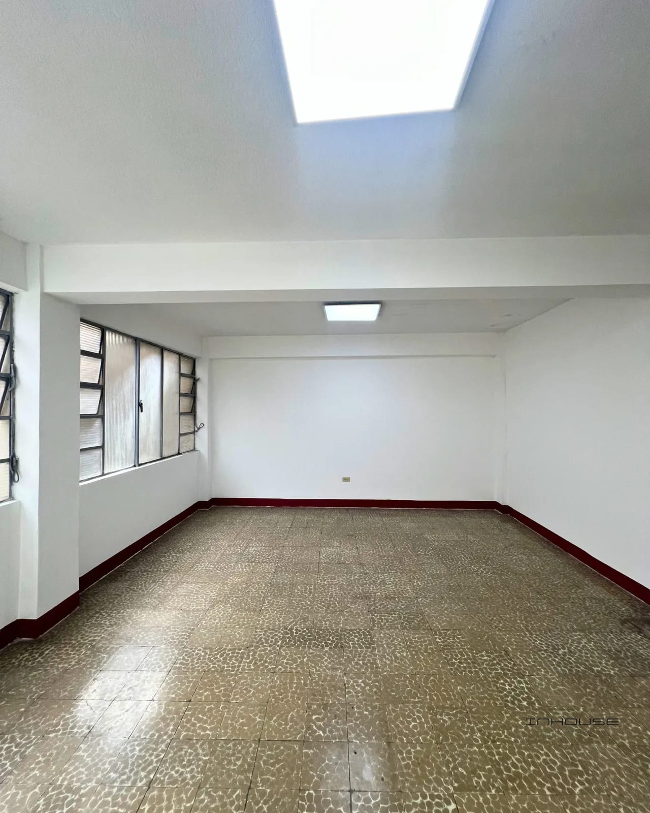 OFICINA EN RENTA EN ZONA 1 EDIFICIO KOSAK — Oficina en Alquiler en Zona 1, Guatemala, Ciudad — foto 2 de 5