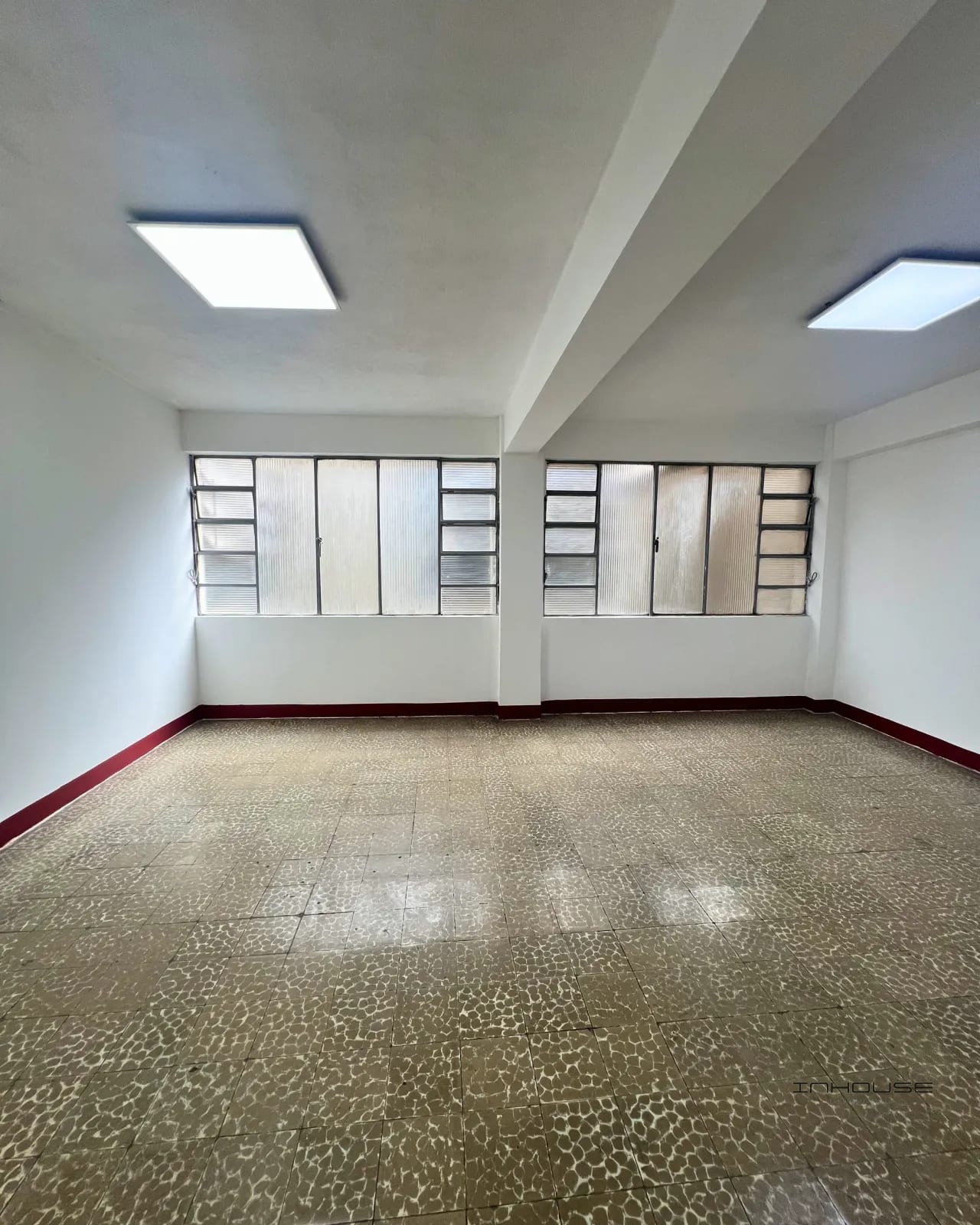 OFICINA EN RENTA EN ZONA 1 EDIFICIO KOSAK — Oficina en Alquiler en Zona 1, Guatemala, Ciudad — foto 1 de 5