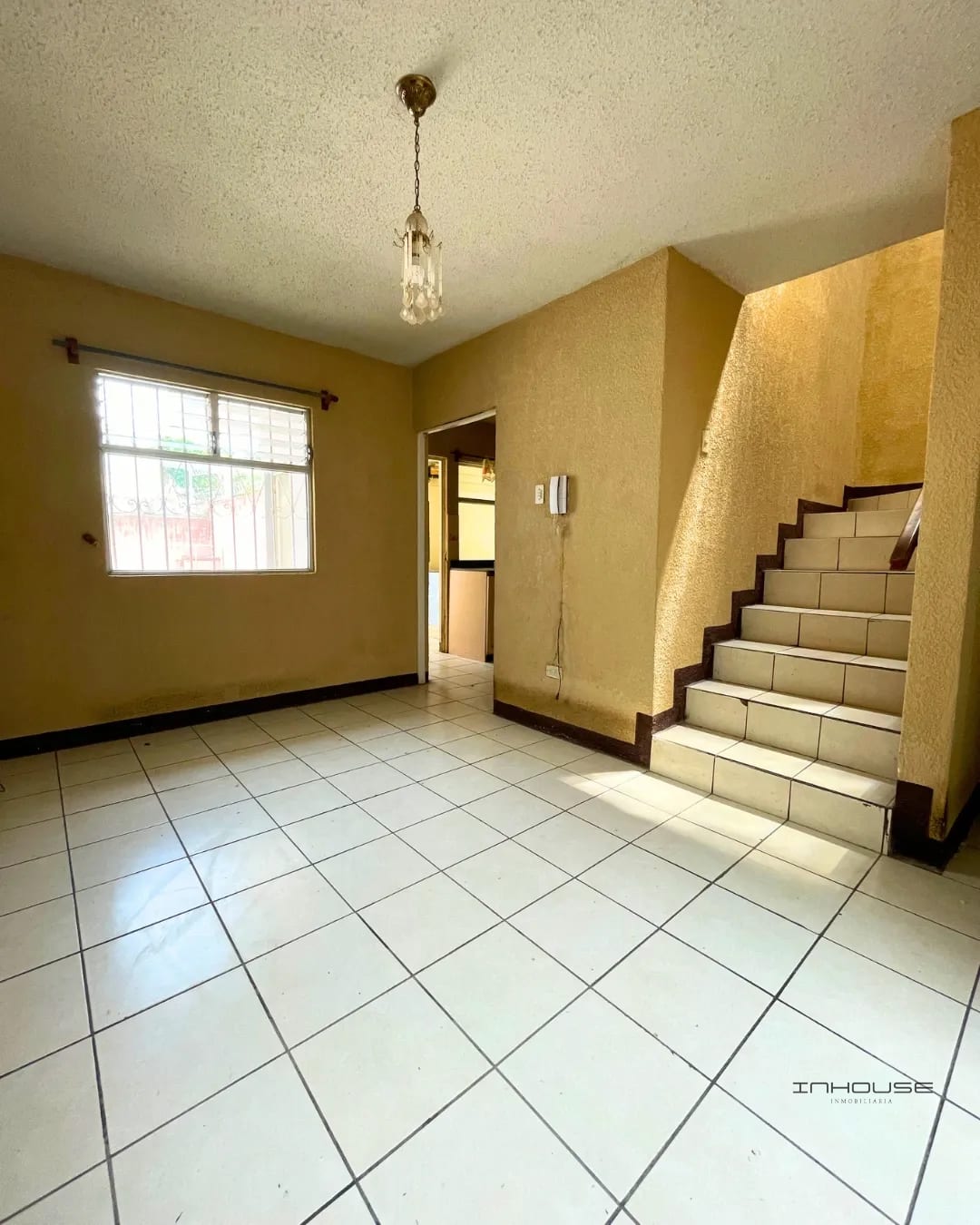 CASA EN RENTA EN SAN CRISTOBAL JACARANDAS — Apartamento en Alquiler en Zona 8 Mixco, Guatemala, Ciudad — foto 2 de 10