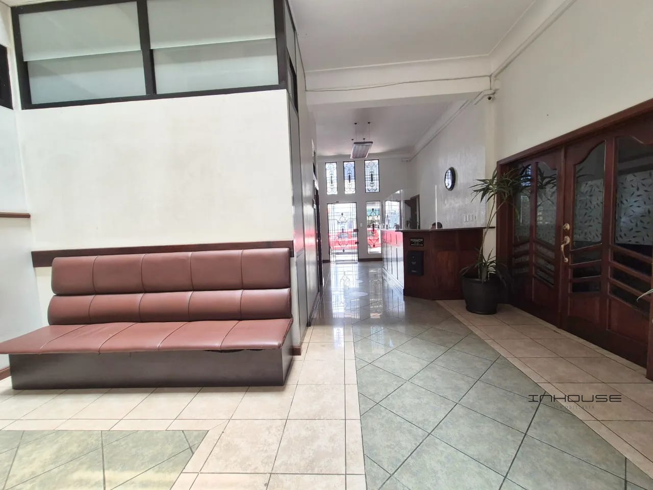 OFICINA EN RENTA ZONA 10 — Oficina en Alquiler en Zona 10, Guatemala, Ciudad — foto 3 de 9