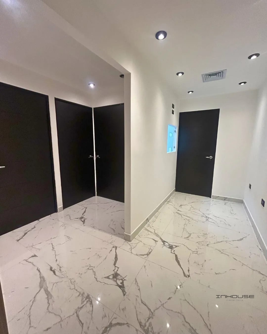 CLINICA EN RENTA ZONA 10 RENOVATI — Clínica en Alquiler en Renovati, Zona 10, Guatemala, Ciudad — foto 1 de 8