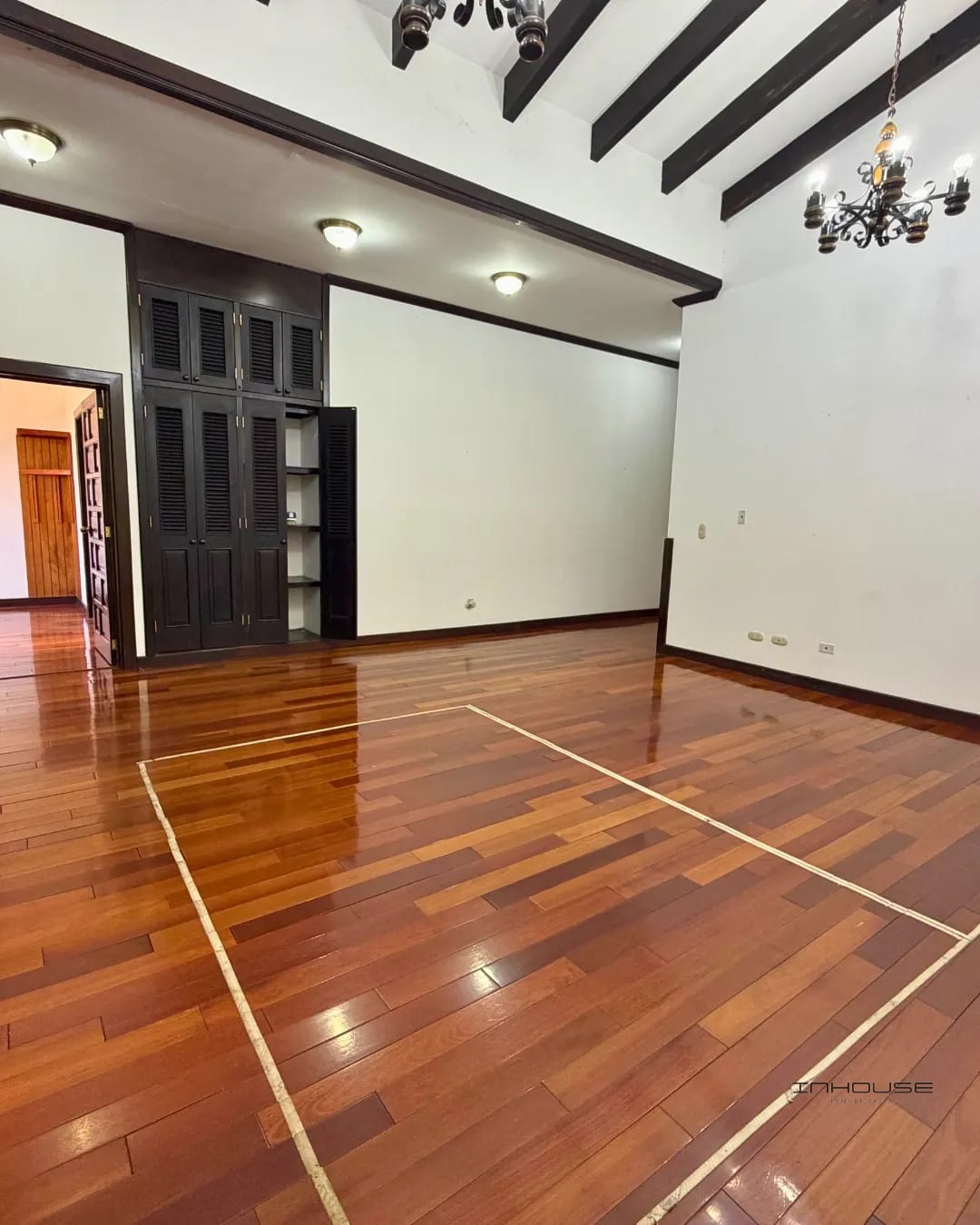 CASA EN RENTA DE UN NIVEL EN CAES KM 18 CON AMPLIO JARDÍN — Casa en Alquiler en Carretera a El Salvador, Guatemala, Ciudad — foto 5 de 10