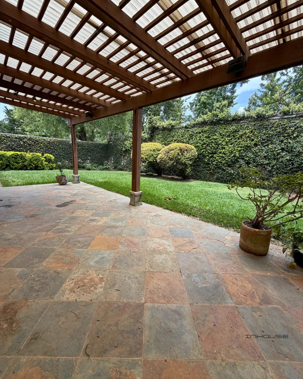 CASA EN RENTA CAES KM 22.5 CON JARDÍN — Casa en Alquiler en Portal del Bosque, Carretera a El Salvador, Guatemala, Ciudad — foto 7 de 10