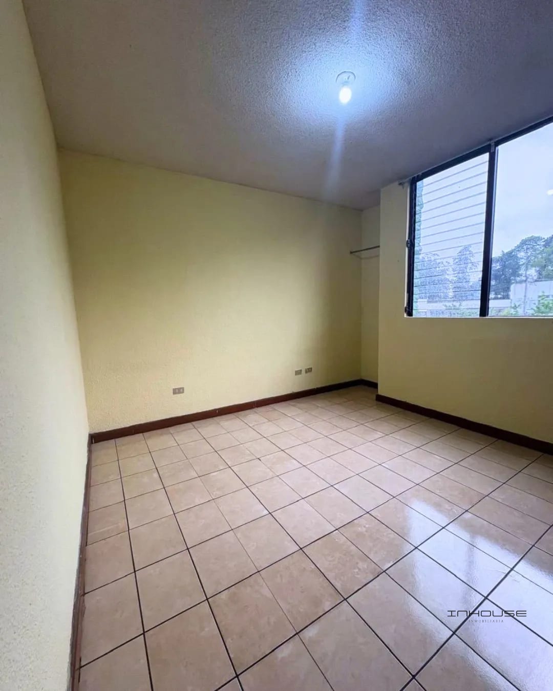 APARTAMENTO EN RENTA EN ZONA 16 SANTA AMELIA - Image 2