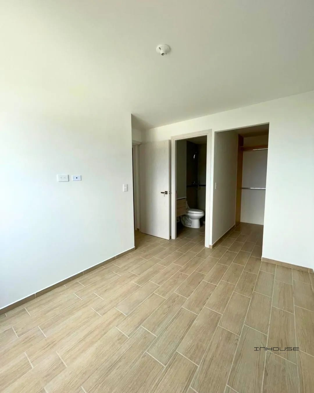 APARTAMENTO EN RENTA ZONA 12 PARA ESTRENAR EN NIVEL ALTO - Image 2