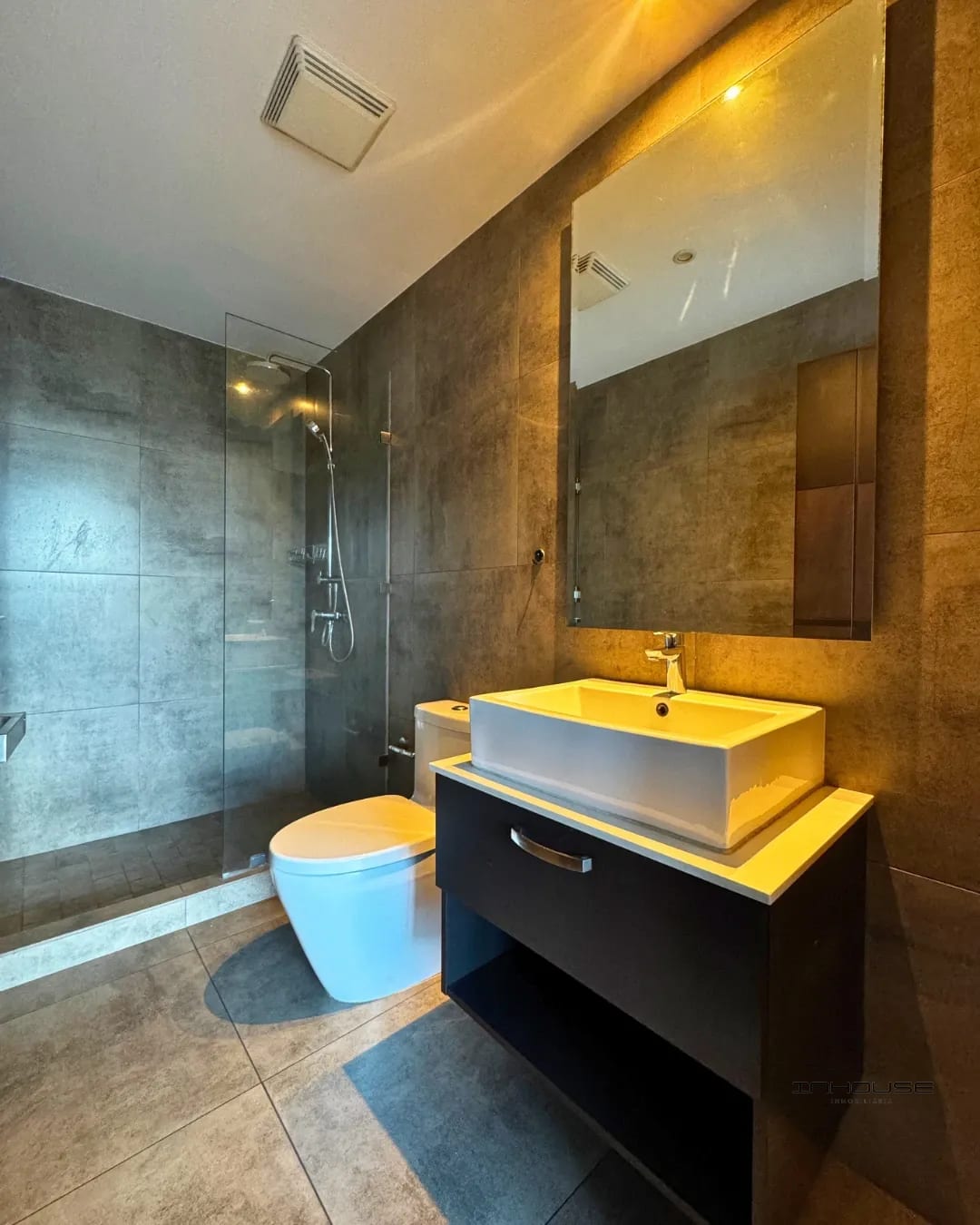 APARTAMENTO EN RENTA EN ZONA 10 EN NIVEL ALTO — Apartamento en Alquiler en Urbana, Zona 10, Guatemala, Ciudad — foto 3 de 10