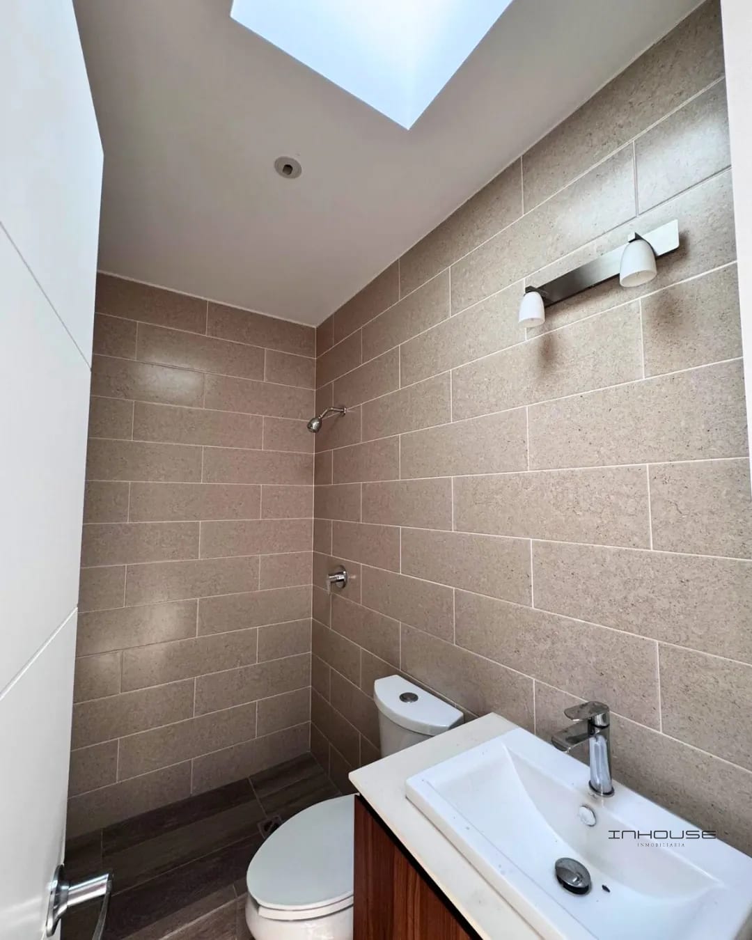APARTAMENTO EN RENTA ZONA 16, HACIENDA REAL PARA ESTRENAR — Apartamento en Alquiler en Hacienda Real, Zona 16, Guatemala, Ciudad — foto 9 de 10