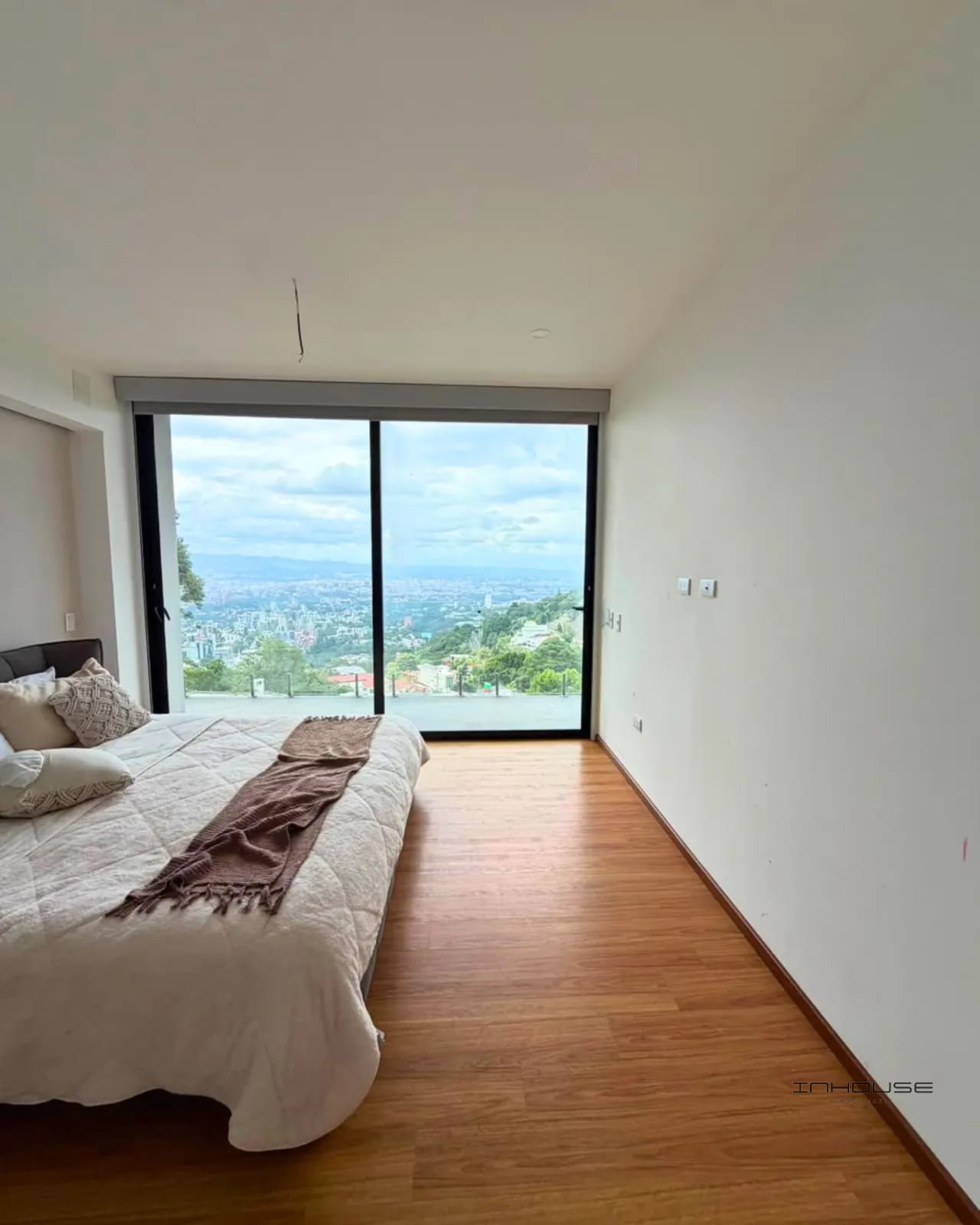 CASA EN VENTA EN CAES KM 9.5 MONTEBELLO — Casa en Venta en Montebello II, Carretera a El Salvador, Guatemala, Ciudad — foto 4 de 10