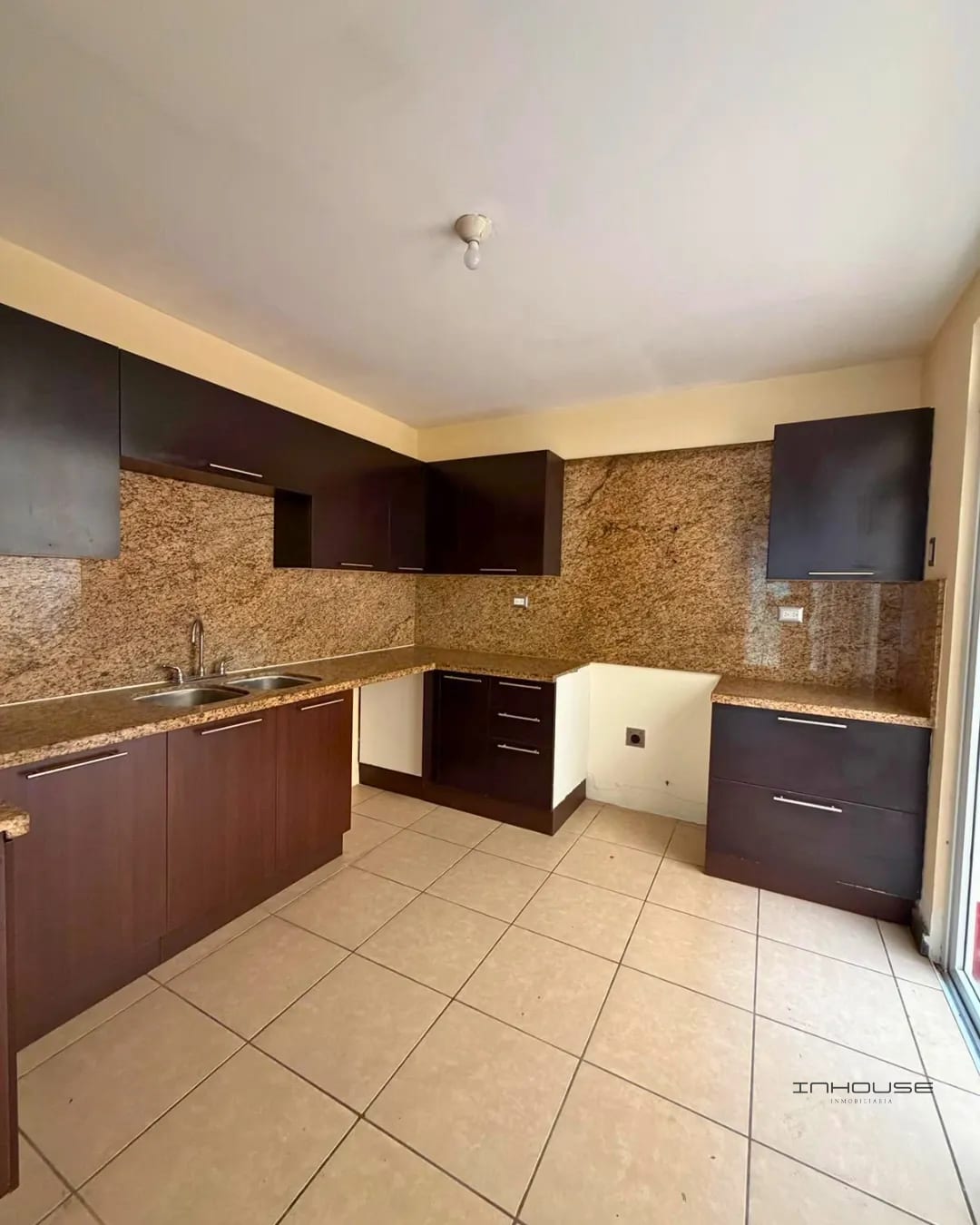 Casa en Venta en Zona 16 Ensenada de San Isidro — Casa en Venta en Zona 16, Guatemala, Ciudad — foto 2 de 11