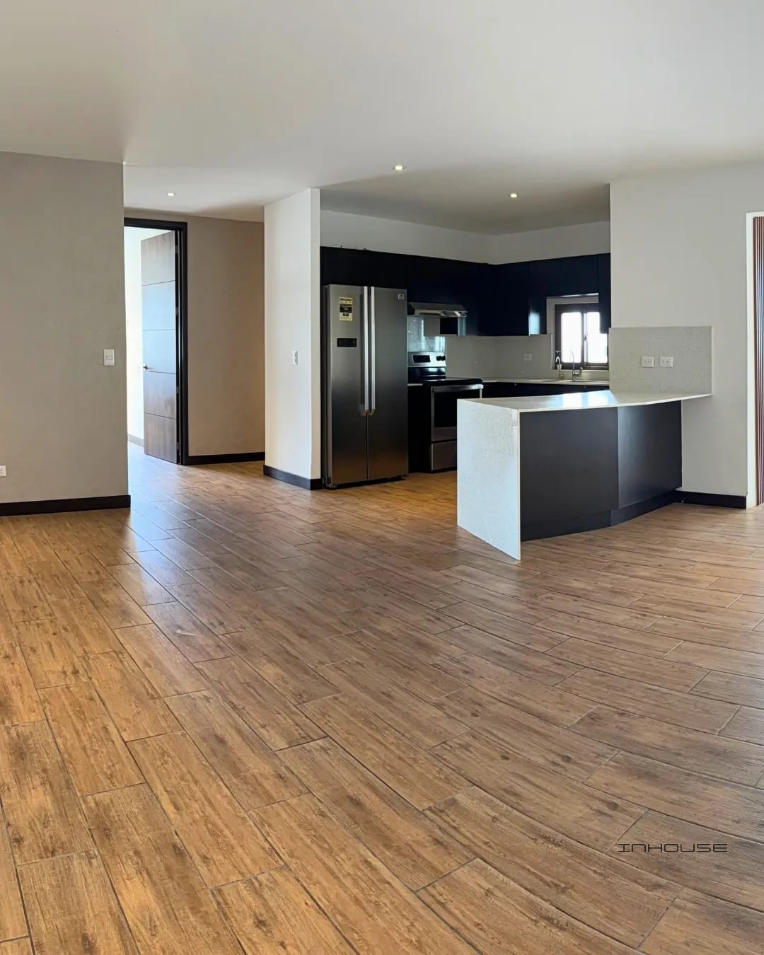 Apartamento en Venta en Zona 10 con Amplio Jardín — Apartamento en Venta en Marques de Oakland, Zona 10, Guatemala, Ciudad — foto 2 de 10