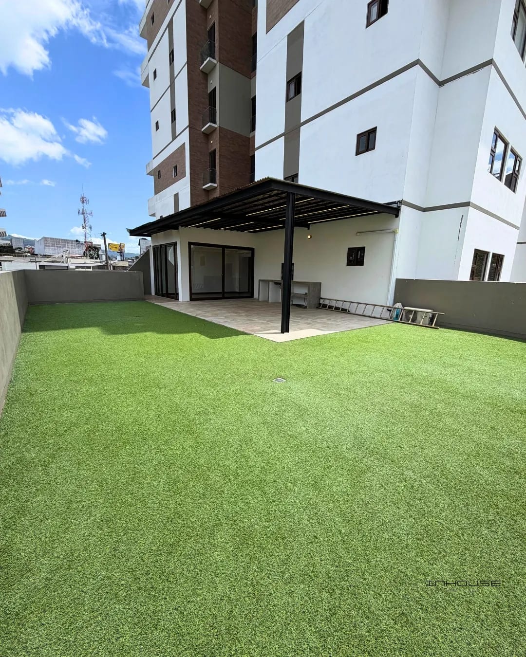 Apartamento en Venta en Zona 10 con Amplio Jardín — Apartamento en Venta en Marques de Oakland, Zona 10, Guatemala, Ciudad — foto 1 de 10