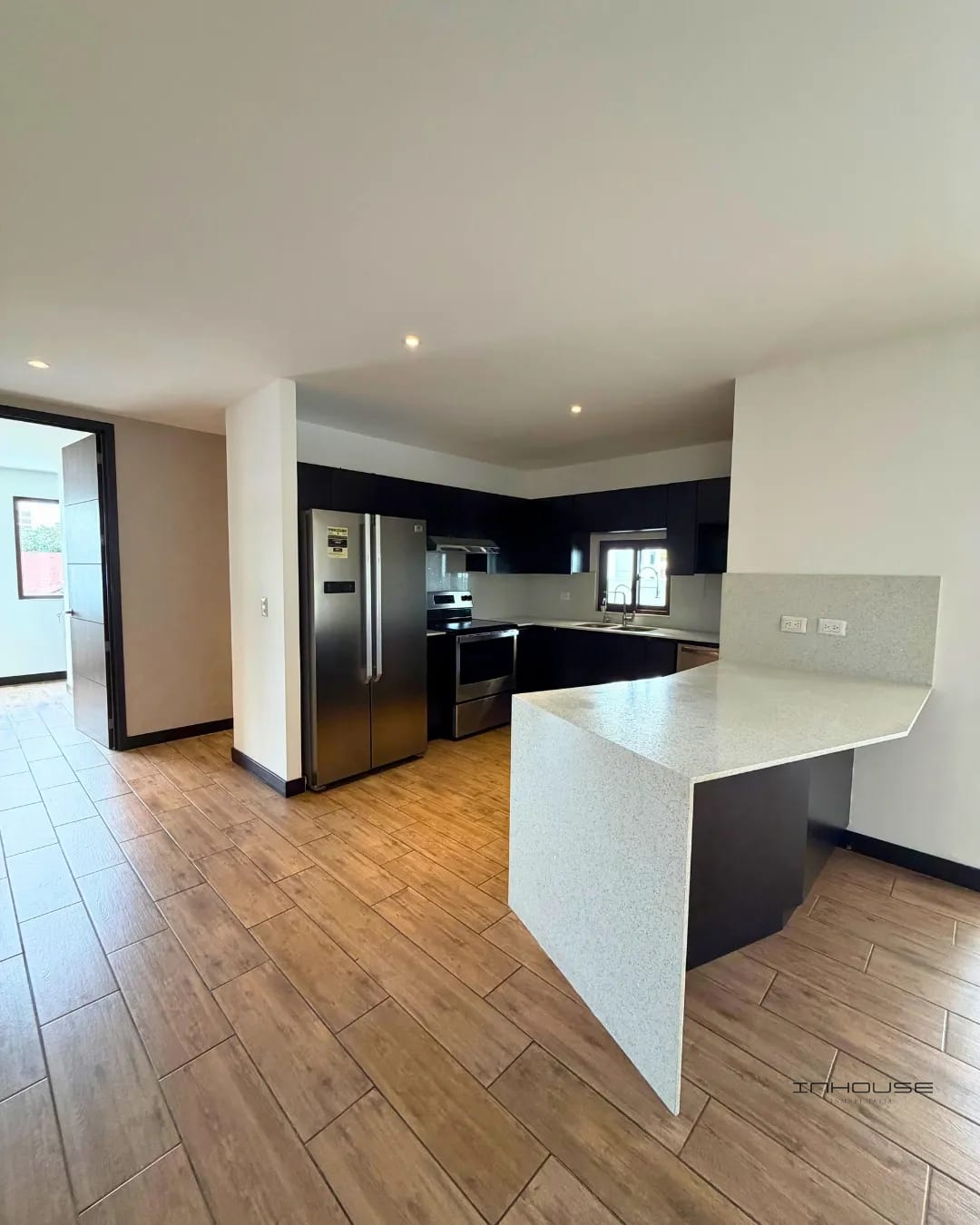 Apartamento en Venta en Zona 10 con Amplio Jardín — Apartamento en Venta en Marques de Oakland, Zona 10, Guatemala, Ciudad — foto 8 de 10