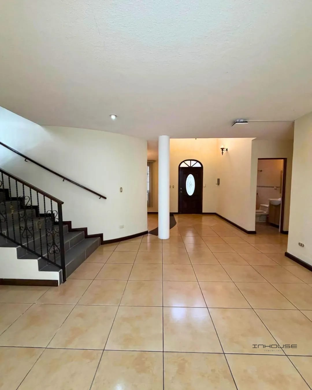 Casa en Renta en Zona 16 Jardines de San Isidro — Casa en Alquiler en Zona 16, Guatemala, Ciudad — foto 3 de 10