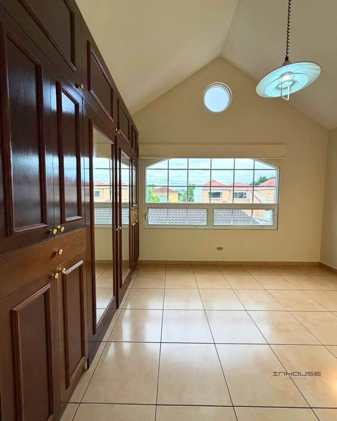 Casa en Renta en Zona 16 Jardines de San Isidro — Casa en Alquiler en Zona 16, Guatemala, Ciudad — foto 5 de 10