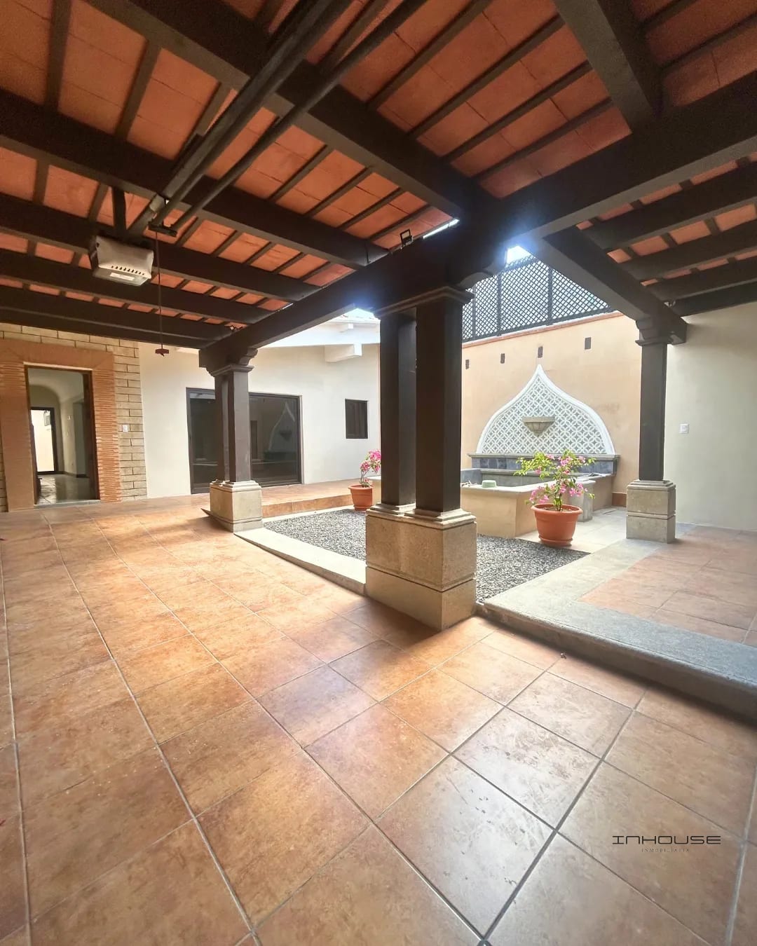 Casa en Venta en Antigua, Fuera de Garita — Casa en Venta en Antigua, Sacatepéquez — foto 1 de 11
