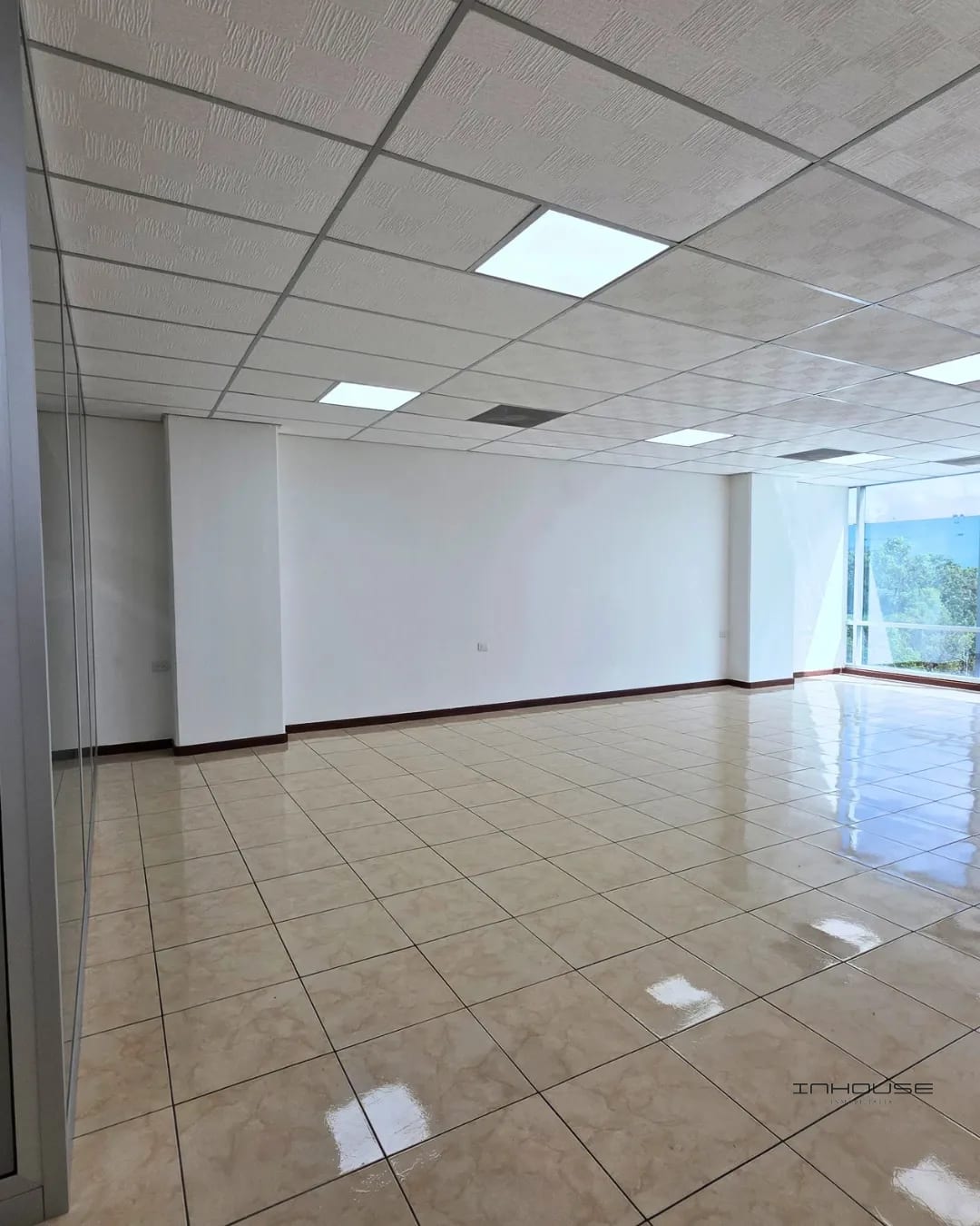 Oficina en Renta Zona 10, Reforma 10 — Oficina en Alquiler en Reforma 10 (Reforma Business Center), Zona 10, Guatemala, Ciudad — foto 4 de 10