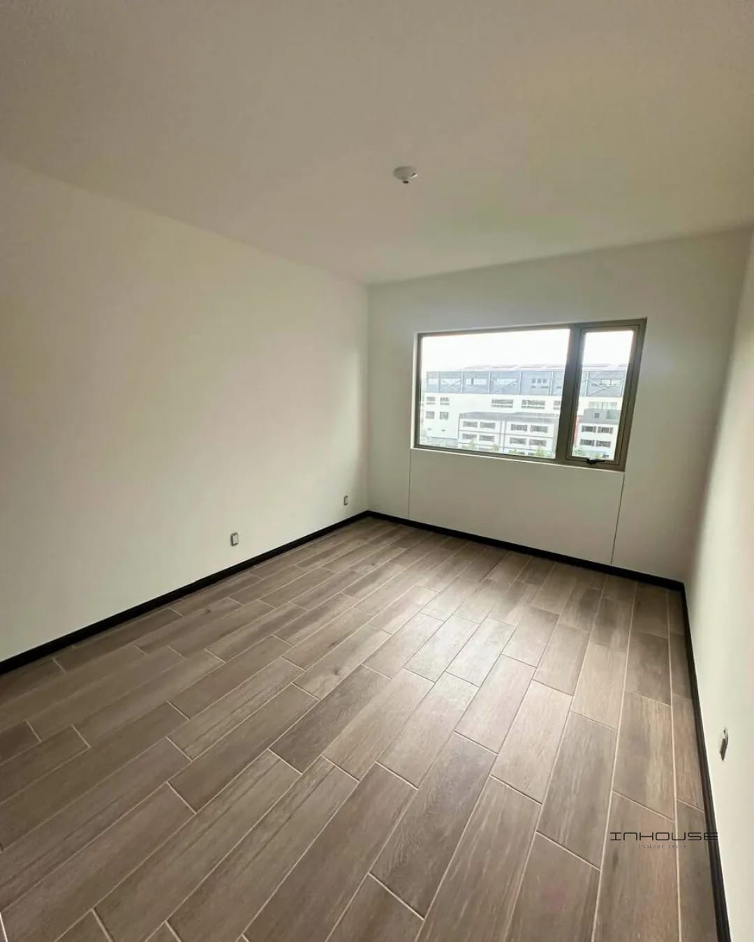 Apartamento en Renta en Zona 14 con Balcón — Apartamento en Alquiler en Segheria, Zona 14, Guatemala, Ciudad — foto 2 de 12