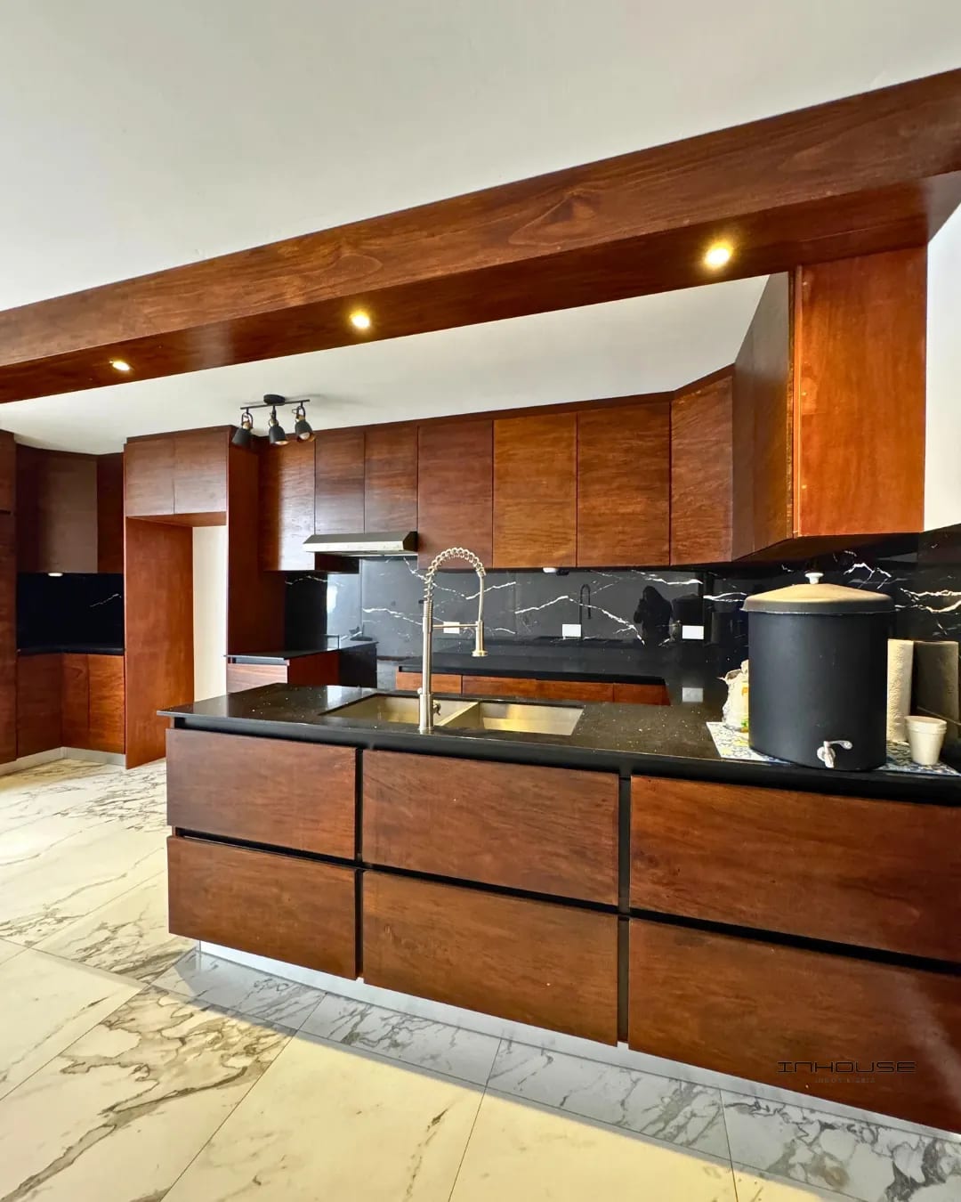 Casa en Venta en San Lucas, Paseo Santiago — Casa en Venta en San Lucas Sacatepéquez, Sacatepéquez — foto 2 de 11