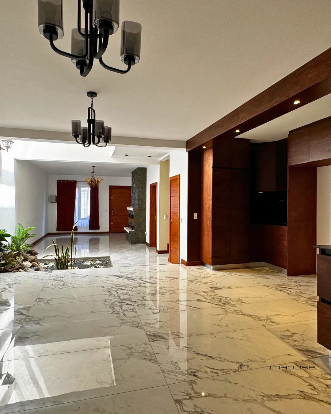 Casa en Venta en San Lucas, Paseo Santiago — Casa en Venta en San Lucas Sacatepéquez, Sacatepéquez — foto 1 de 11