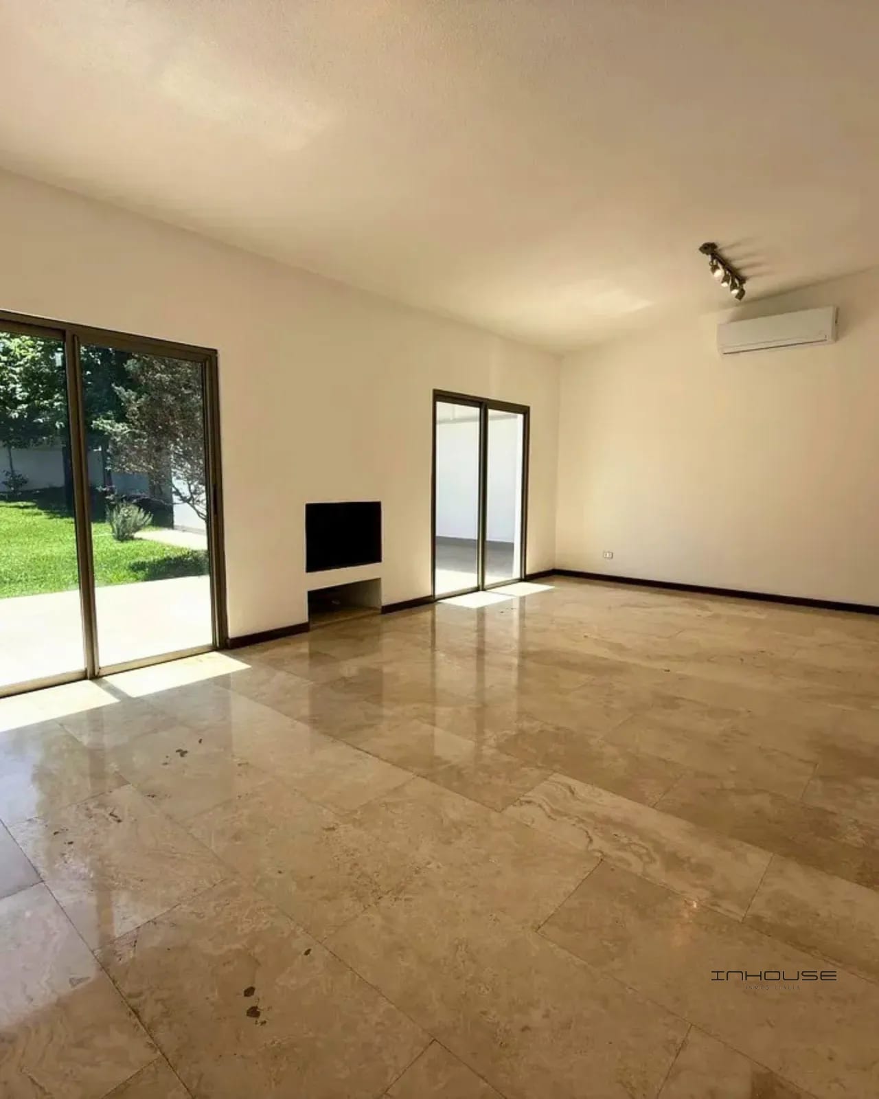 Casa en Renta Zona 16 de un Nivel con Amplio Jardín en Jardines de San — Casa en Alquiler en Jardines de San Isidro, Zona 16, Guatemala, Ciudad — foto 7 de 10