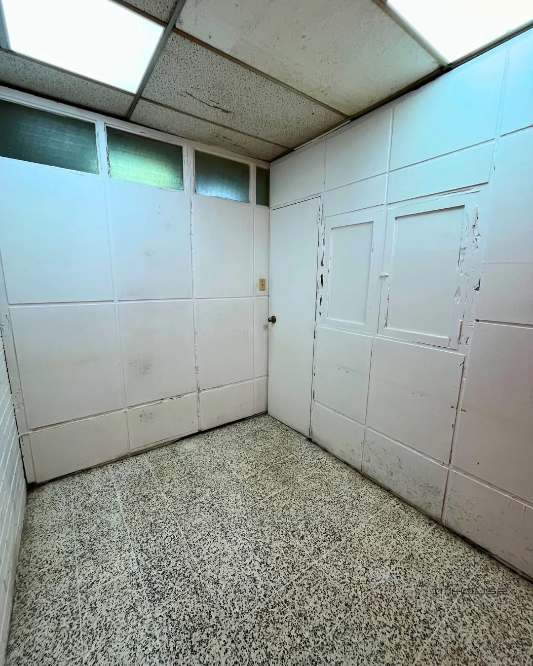 Oficina en Renta Zona 9 Edificio Tivoli — Oficina en Alquiler en Tívoli Plaza, Zona 9, Guatemala, Ciudad — foto 2 de 8