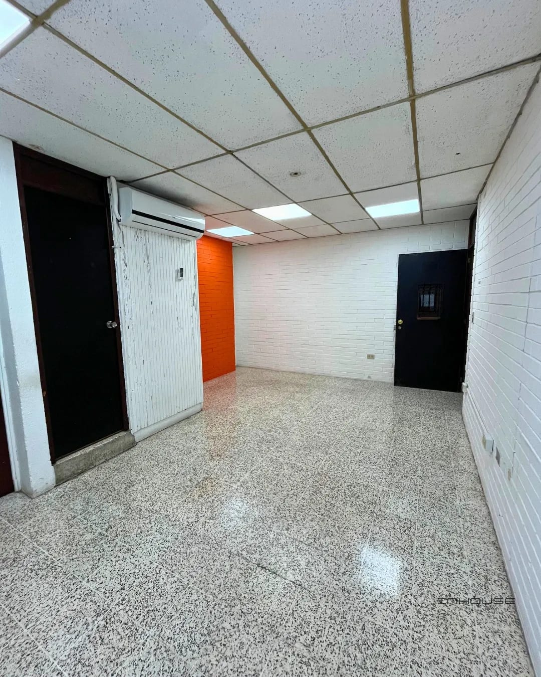Oficina en Renta Zona 9 Edificio Tivoli — Oficina en Alquiler en Tívoli Plaza, Zona 9, Guatemala, Ciudad — foto 1 de 8