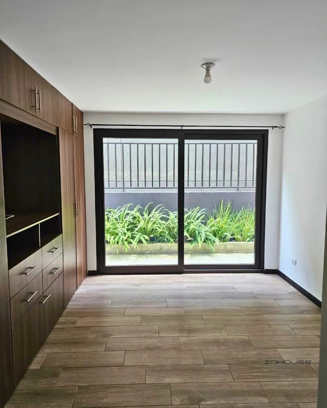 Apartamento en Renta Zona 16 Primer Nivel con Patio con Jardinera — Apartamento en Alquiler en Zona 16, Guatemala, Ciudad — foto 6 de 10