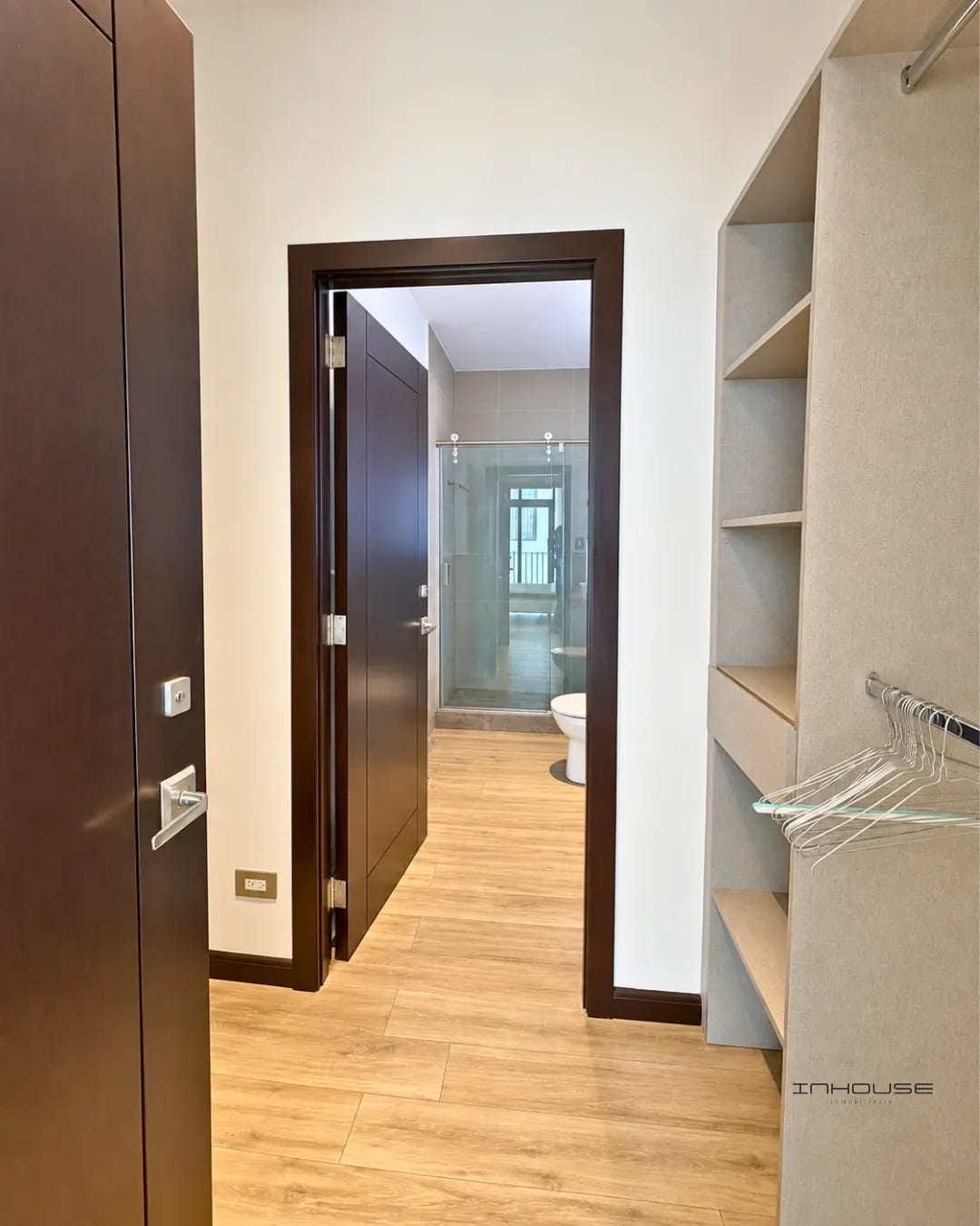 Apartamento en Renta Zona 16 Lirios de Cayalá Nivel Alto - Image 5