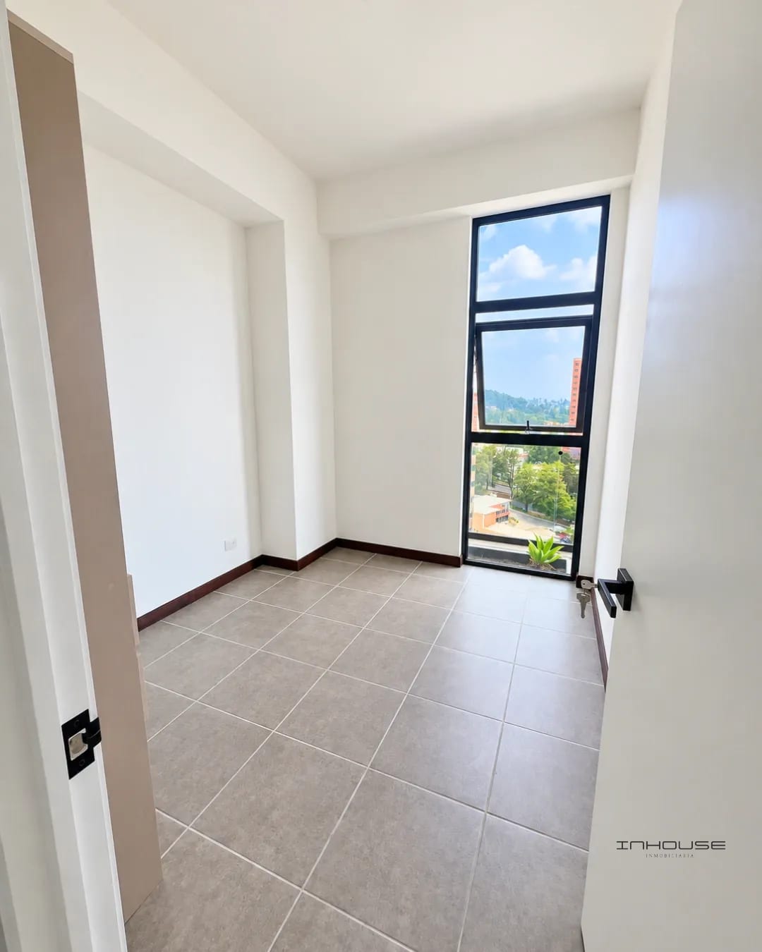 Apartamento en Venta Zona 15 Nivel Alto con Balcón — Apartamento en Venta en Quince Esquina, Zona 15, Guatemala, Ciudad — foto 4 de 12
