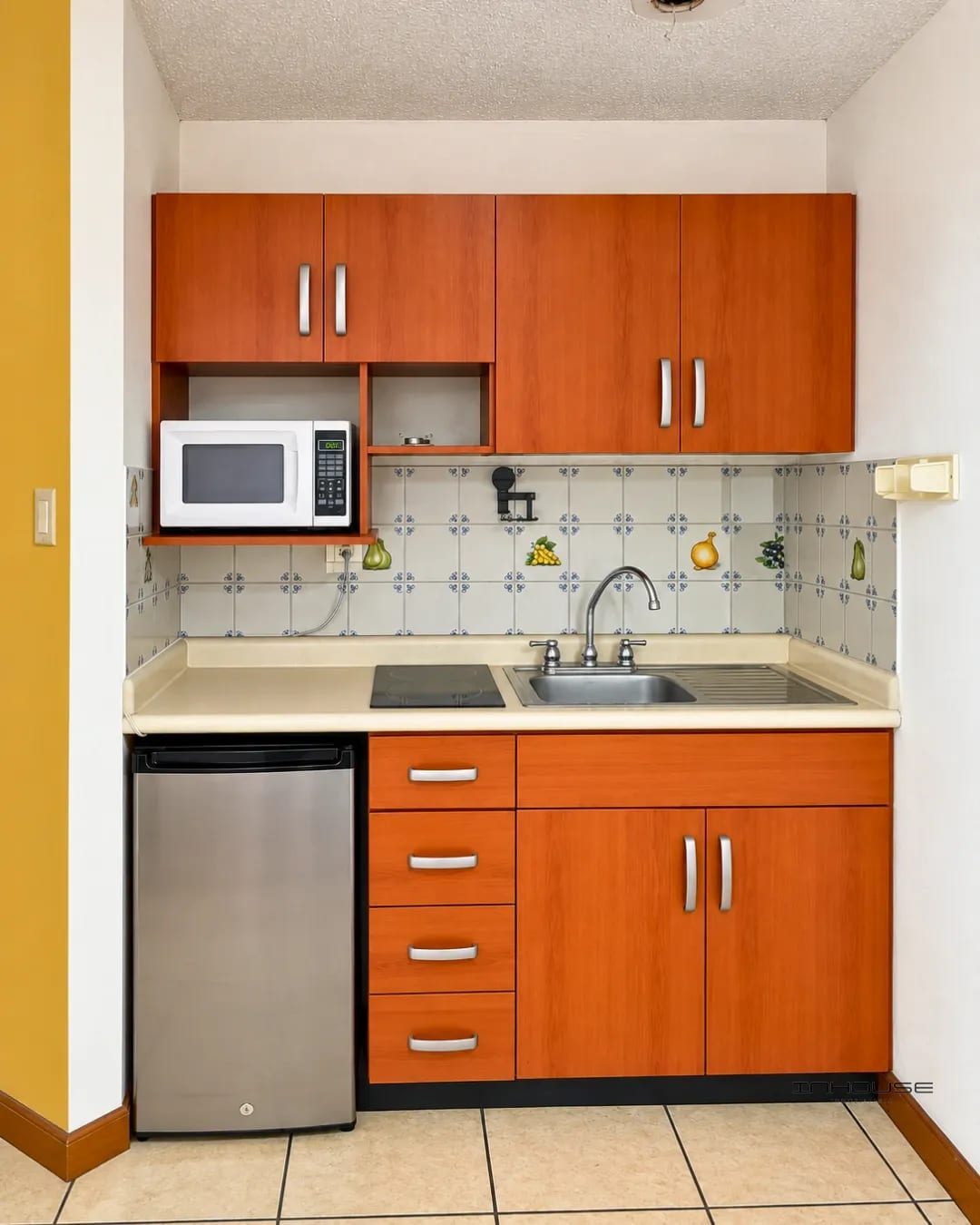 Apartamento en Renta Zona 10 Tipo Estudio con Línea Blanca — Apartamento en Alquiler en Zona 10, Guatemala, Ciudad — foto 4 de 5