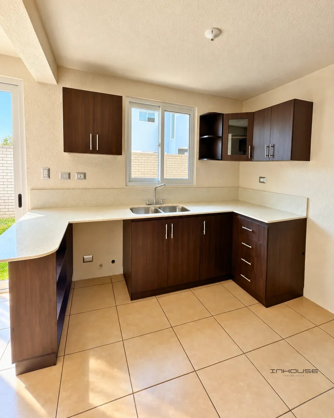 Casa en Venta en CAES Altos de Village KM 25 — Casa en Venta en Fraijanes, Carretera a El Salvador, Guatemala, Ciudad — foto 3 de 11