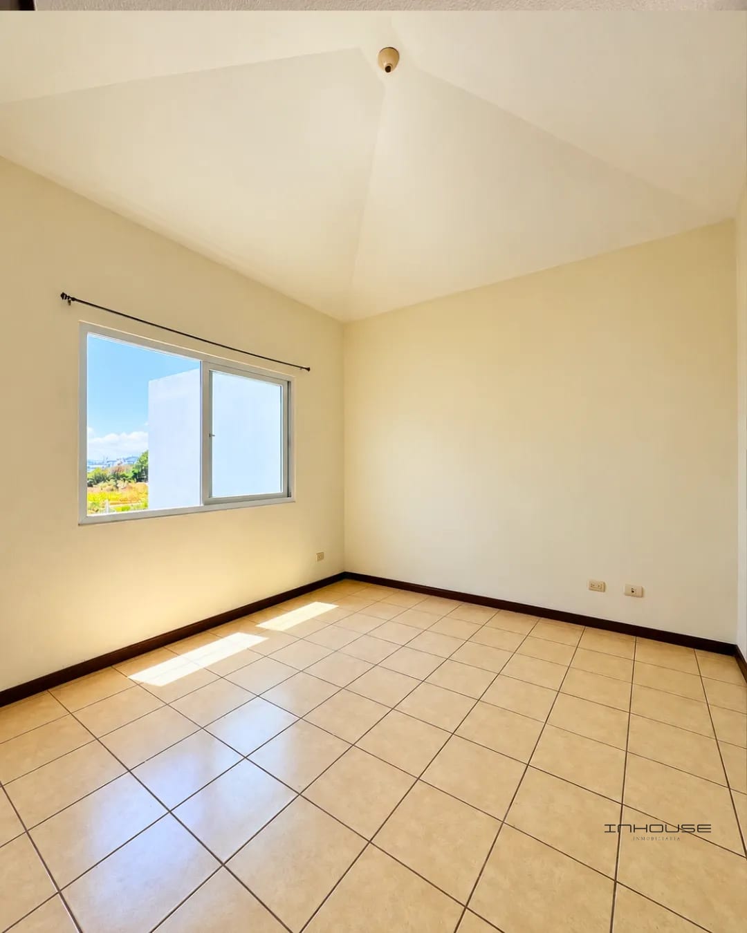 Casa en Venta en Villa Nueva, Hacienda de las Flores — Casa en Venta en Villa Nueva, Guatemala, Ciudad — foto 3 de 10
