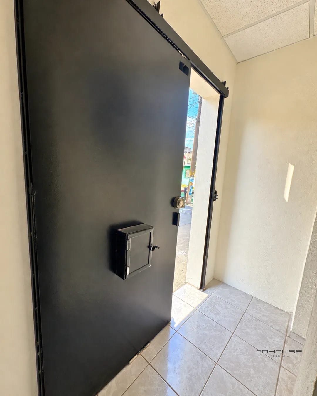Casa en Venta en Zona 6 para Uso Comercial Frente a la Parada — Casa en Venta en Zona 6, Guatemala, Ciudad — foto 4 de 11