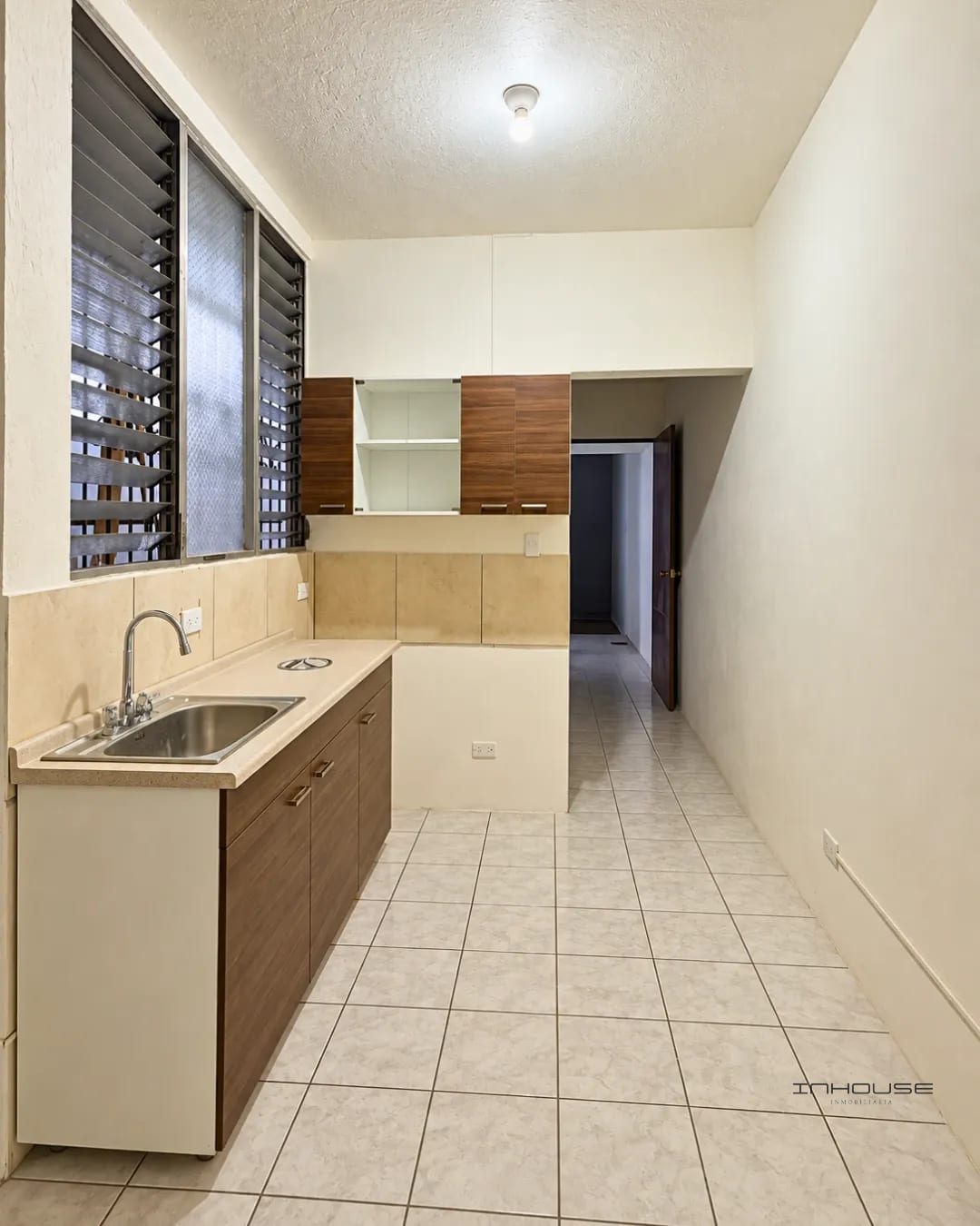 Casa en Renta en Zona 6 de 2 Niveles, Fuera de Garita — Casa en Alquiler en Zona 6, Guatemala, Ciudad — foto 2 de 11