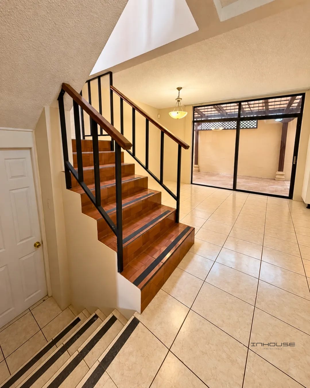 Casa en Venta Zona 16 Dentro de Garita Kanajuyú — Casa en Venta en Kanajuyú, Zona 16, Guatemala, Ciudad — foto 3 de 10