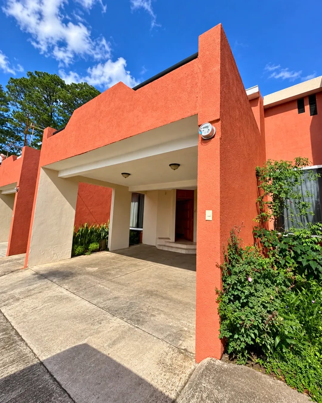 Casa en Venta Zona 16 Dentro de Garita Kanajuyú — Casa en Venta en Kanajuyú, Zona 16, Guatemala, Ciudad — foto 1 de 10