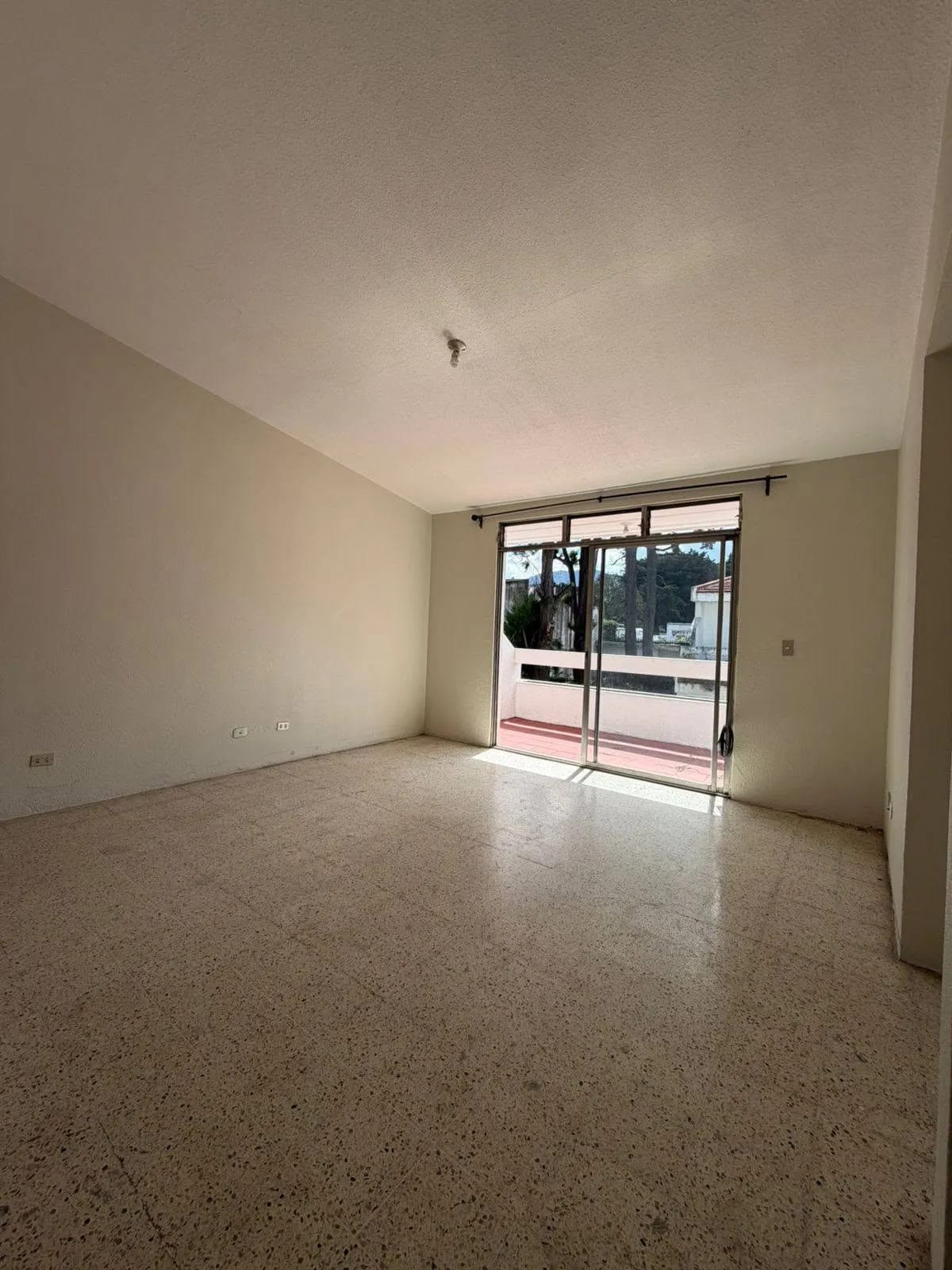 Casa Mateo Flores en Venta — Casa en Venta en Parque Mateo, Zona 7, Guatemala, Ciudad — foto 4 de 7