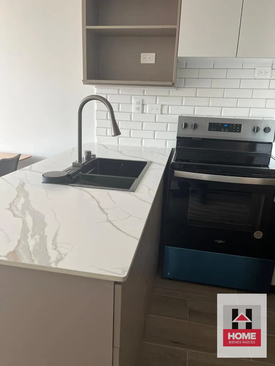AREA AOKLAND MALL APARTAMENTO EN VENTA ZONA 10 — Apartamento en Venta en Biko, Zona 10, Guatemala, Ciudad — foto 10 de 11