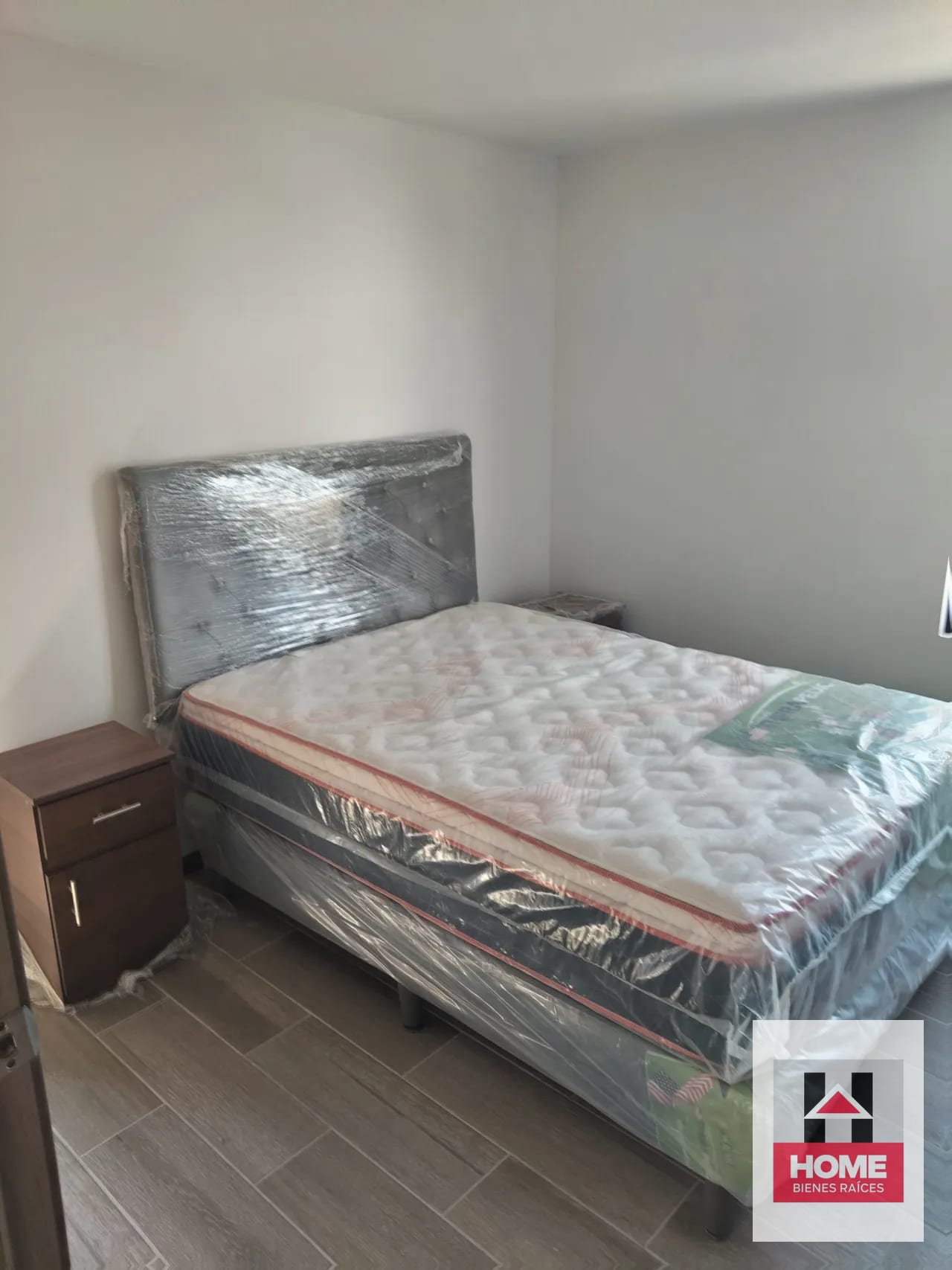 APARTAMENTO MODERNO DE 2 HABITACIONES CERCANO A OAKLAND — Apartamento en Venta en Biko, Zona 10, Guatemala, Ciudad — foto 1 de 13