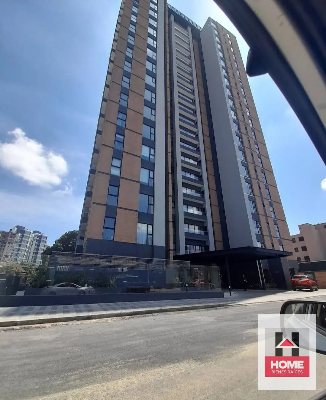 Apartamento en Renta Zona 10 Buena Ubicacion Todos los Servicios — Apartamento en Alquiler en Parque 10, Zona 10, Guatemala, Ciudad — foto 2 de 12