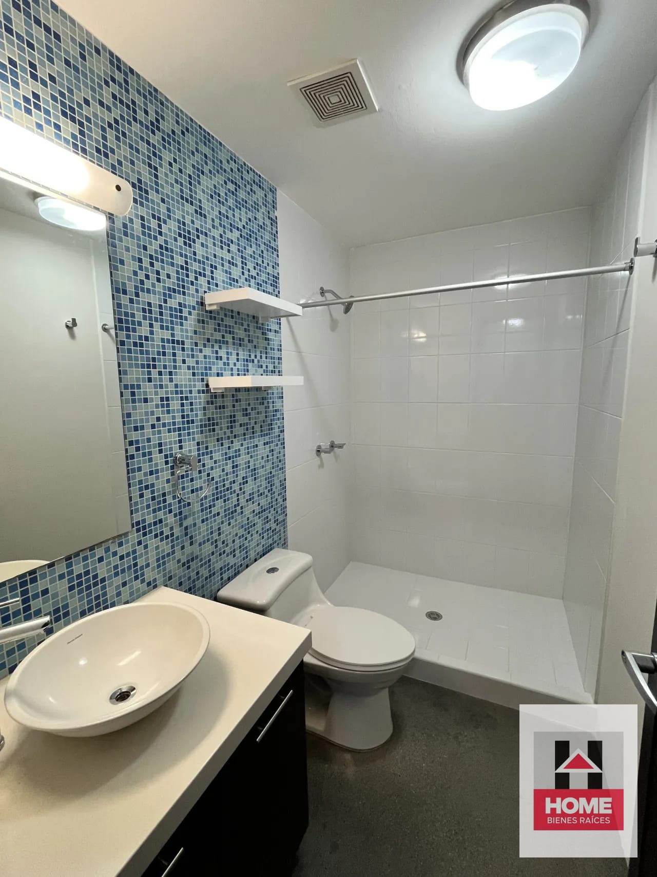 Furnished Apartment for Rent | Zone 4 – 4 Grados Norte — Apartamento en Alquiler en Cuatro 36, Zona 4, Guatemala, Ciudad — foto 3 de 6