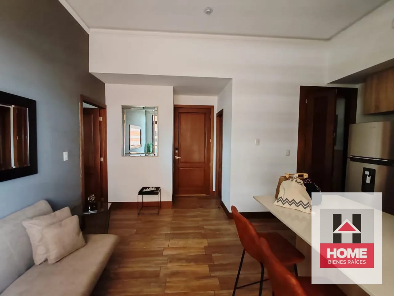 Practico Apartamento Cerca de Todo Z.10 — Apartamento en Alquiler en Salvattore, Zona 10, Guatemala, Ciudad — foto 3 de 12