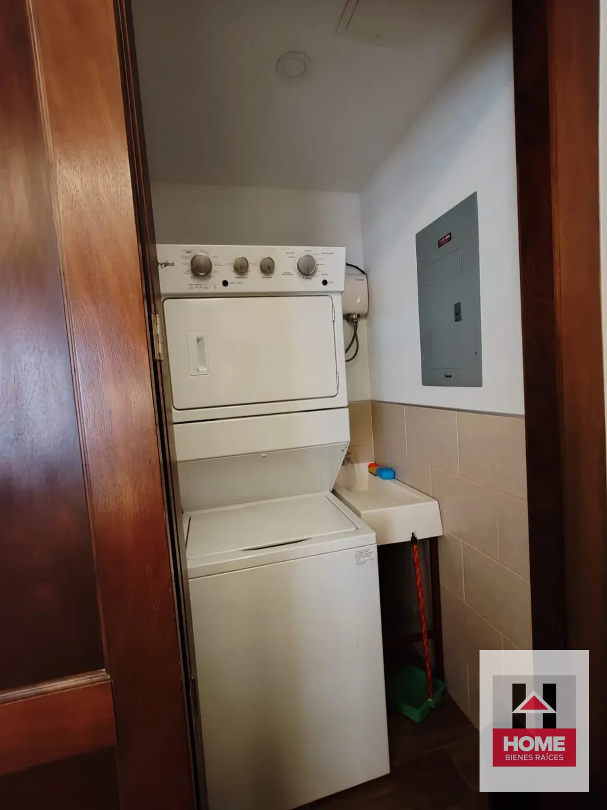 Practico Apartamento Cerca de Todo Z.10 — Apartamento en Alquiler en Salvattore, Zona 10, Guatemala, Ciudad — foto 8 de 12