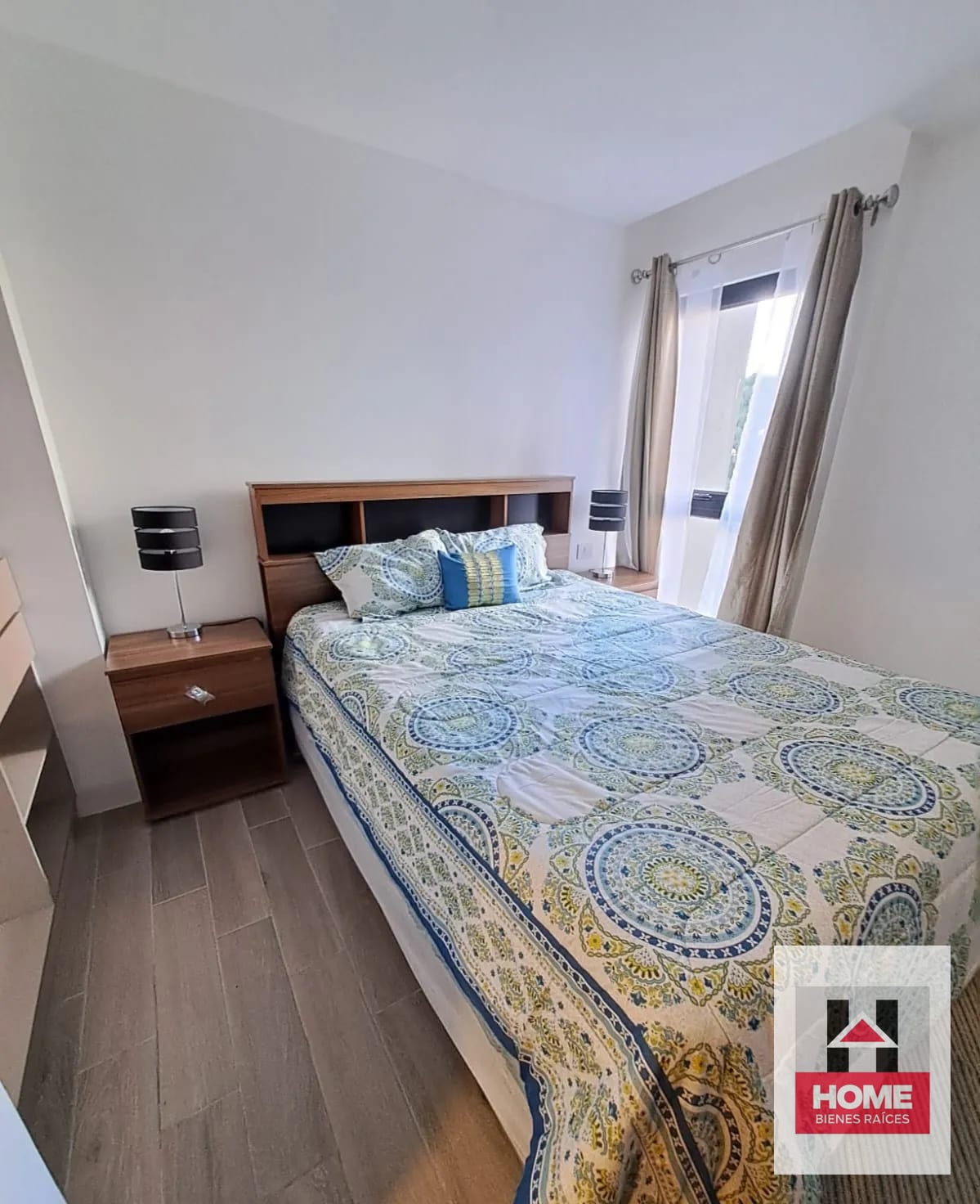 Apartamento de 1 Dor Todos los Servicios — Apartamento en Alquiler en Parque 10, Zona 10, Guatemala, Ciudad — foto 1 de 10